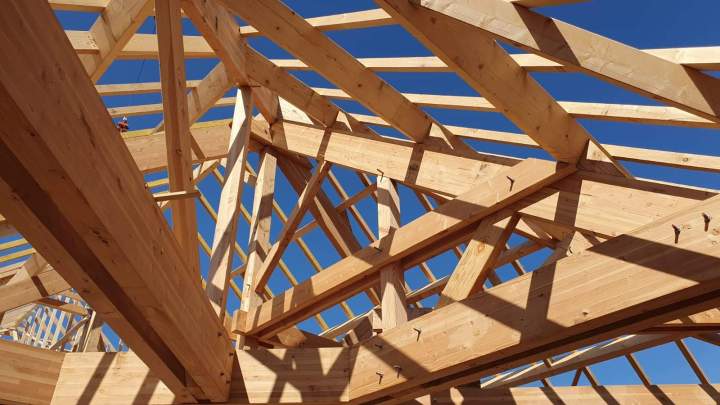 Travaux de charpente traditionnelle et ossature bois.