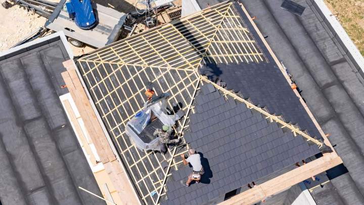 Pose de couverture Cher